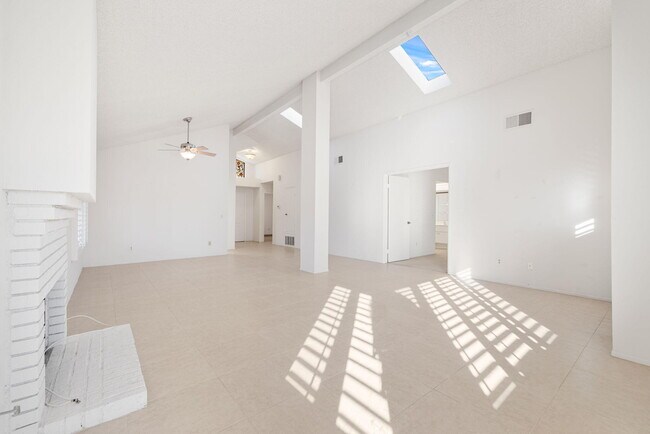 Building Photo - 41710 Colada Ct