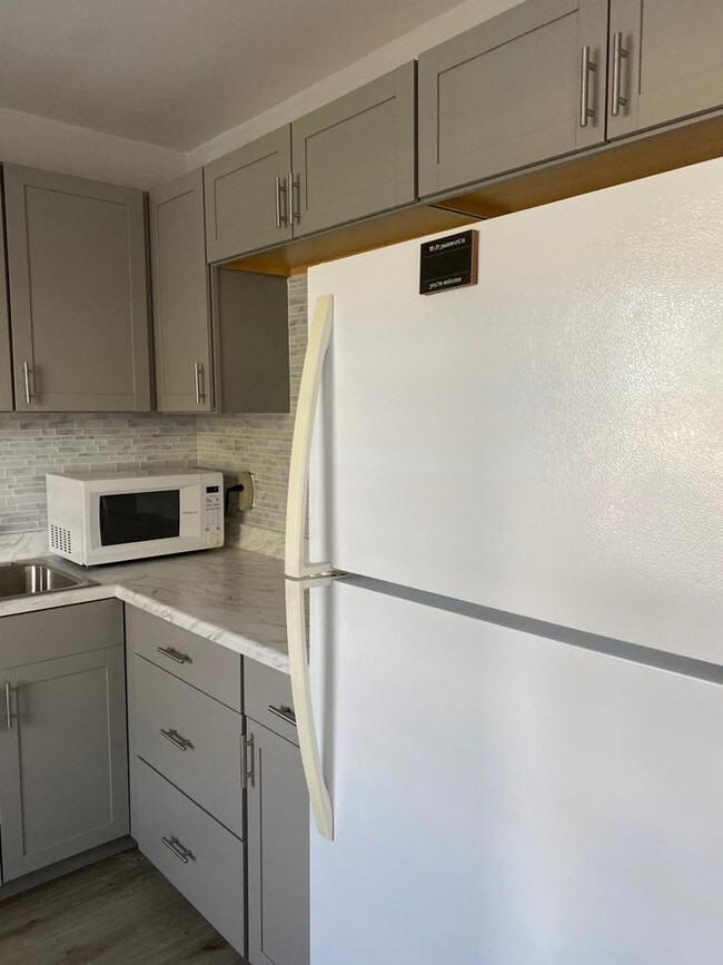 Building Photo - 19 Abbey Ln