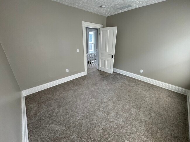 Building Photo - 214 N 17th St