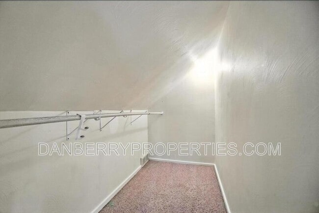 Building Photo - 822 Searles Rd