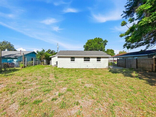 Building Photo - Spacious and Updated Home in Tampa! Move-in Ready | 2bed-1bath