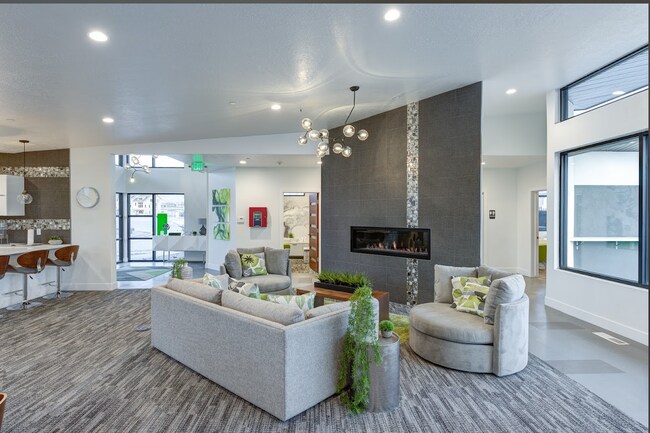 Building Photo - 594 E 250 N