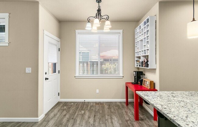 Building Photo - 2833 25th Ave