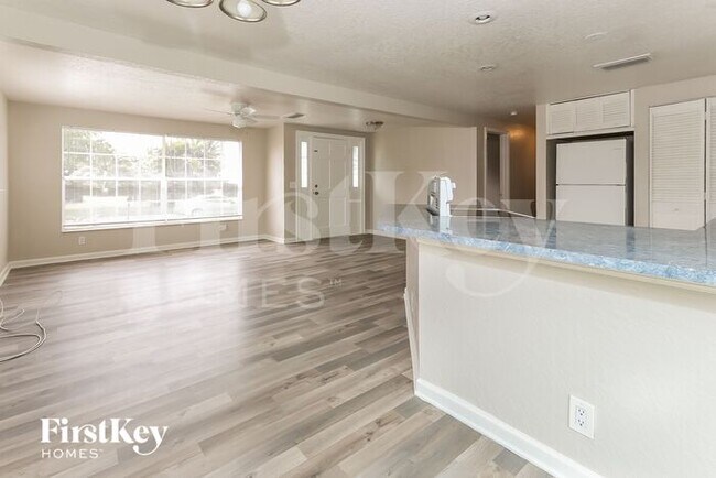 Building Photo - 5371 Washington Rd