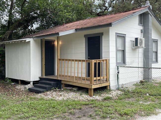 Building Photo - 10005 N Arden Ave