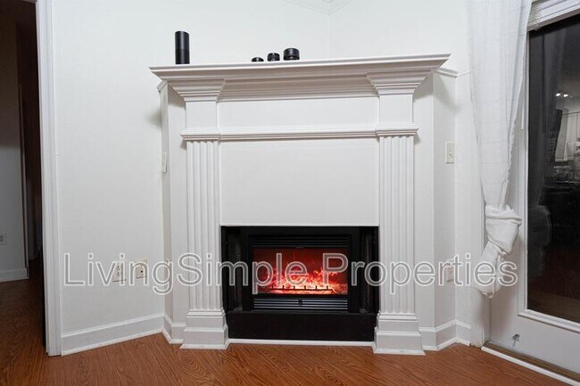 Building Photo - 501 Hungerford Dr