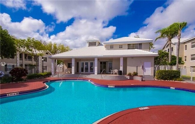 Building Photo - 2880 N Oakland Forest Dr