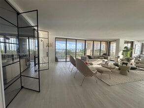 Building Photo - 11113 Biscayne Blvd