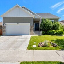 Building Photo - Lehi Rambler with charming cottage design