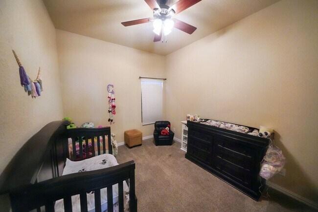 Building Photo - Executive-Style Home Now Available in Crossvine (Schertz) Realtor Commission: $750