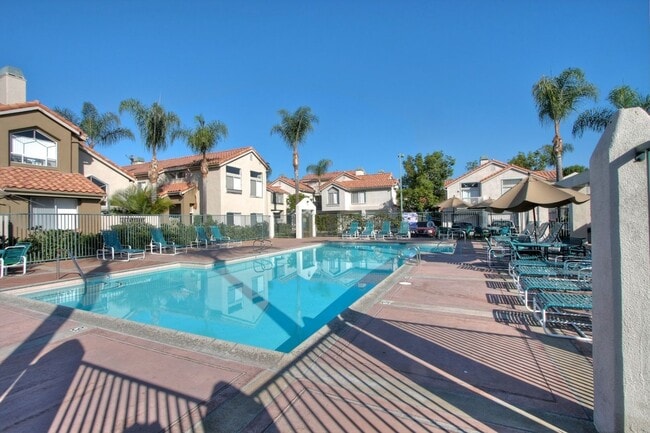Building Photo - Beautiful End Unit Condo with Overlook of ...