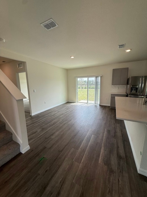 Building Photo - 5490 Hayloft Dr