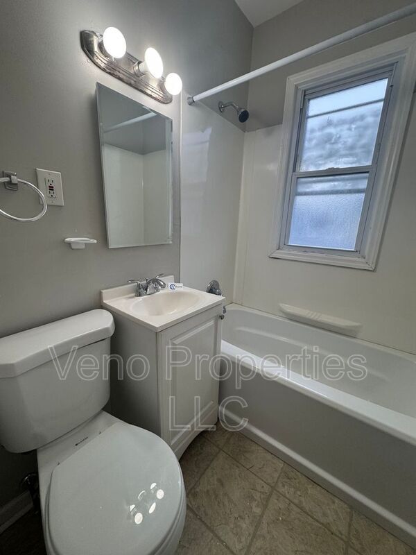 Building Photo - 305 Altamont Ave