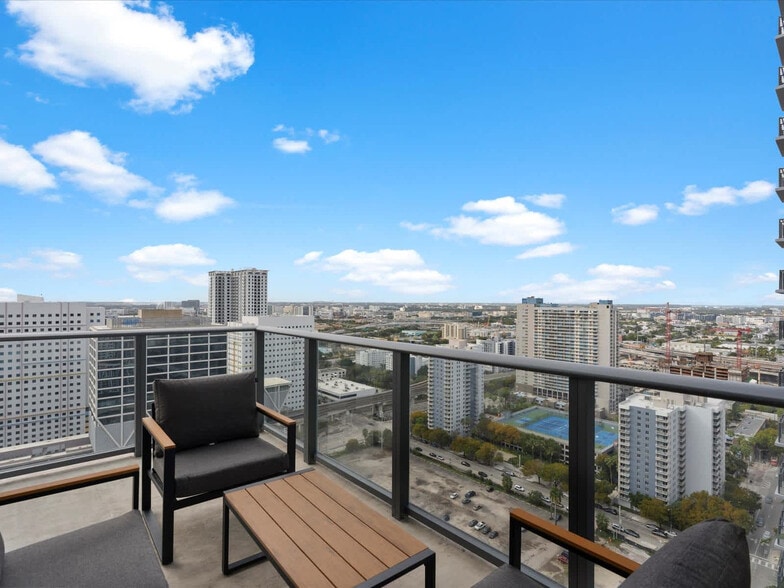 Building Photo - 11 NE 6th St