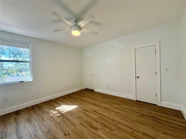 Building Photo - 918 NW 23rd Ct