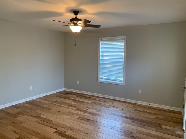 Building Photo - Adorable Tullahoma Home!