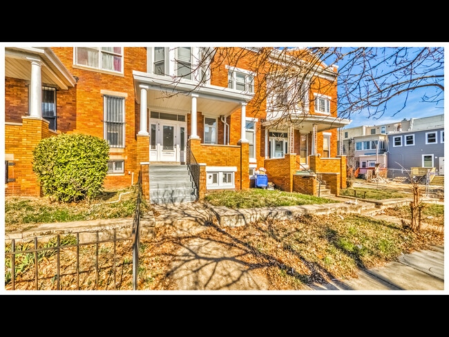 Primary Photo - 810 Brooks Ln