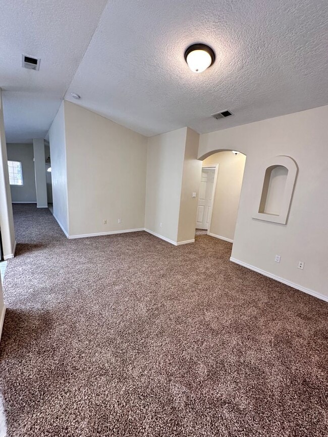Building Photo - 3 Bedroom 2 Bathroom 2 Car Garage