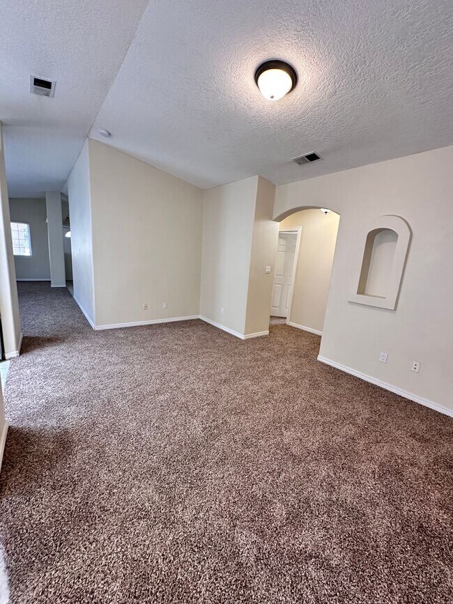 Building Photo - 6535 Tierra Prieta Ave NW