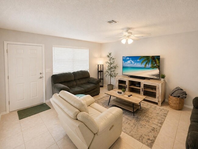 Building Photo - 9262 Green Meadows Way