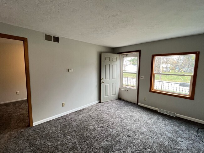 Building Photo - 316 Burr Oak Ave