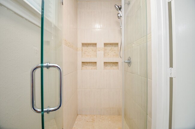 Building Photo - 12266 Huntington Venture Dr