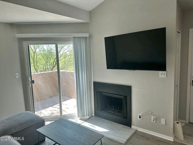 Building Photo - 1745 E Glenn St