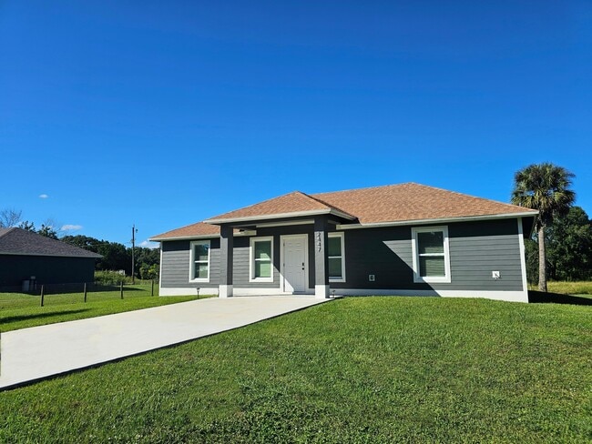 Building Photo - 2447 NW 5th St