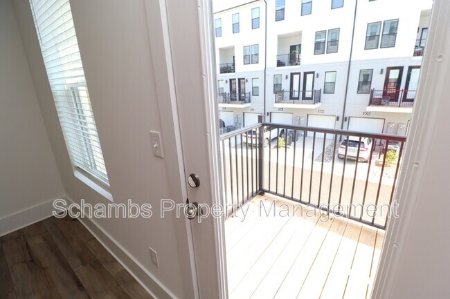 Building Photo - 110 Byrum St