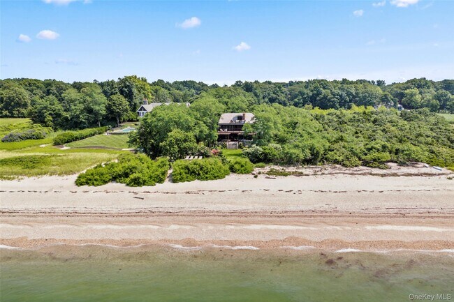 Building Photo - 16 Old Field Woods Rd