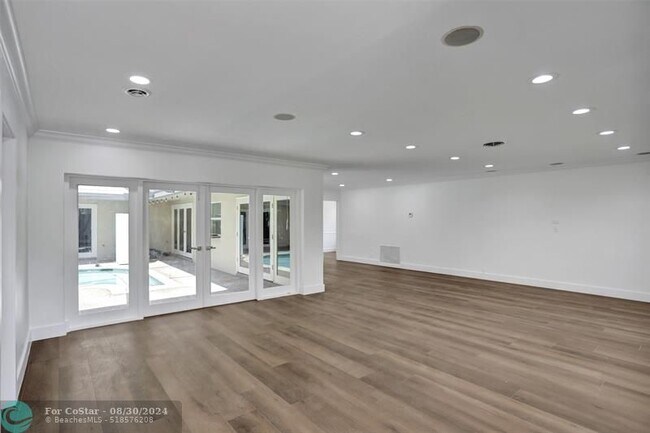 Building Photo - 161 SW 75th Ave