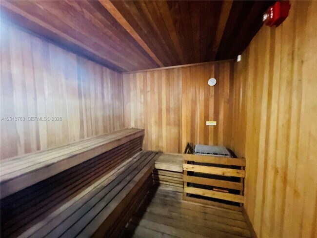 Building Photo - 2681 N Flamingo Rd