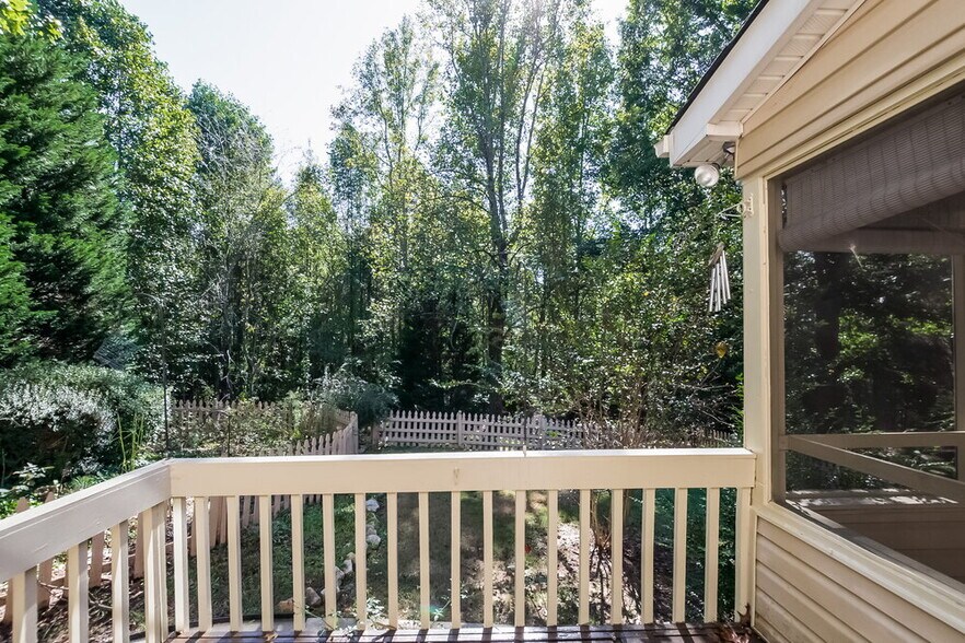Building Photo - 6858 Creekwood Dr