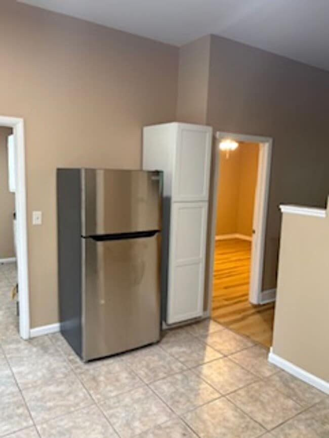 Building Photo - Cute 3 Bedroom, 1.5 Bathroom Home