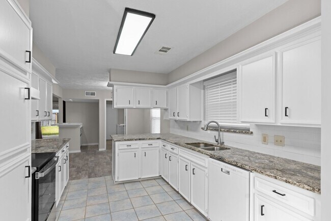 Building Photo - 10211 Sagemill Dr