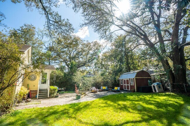 Building Photo - 1235 Ashley Hall Rd