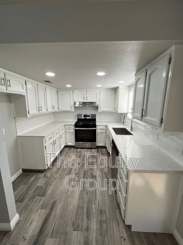 Building Photo - 351-360 N Capitola Ct