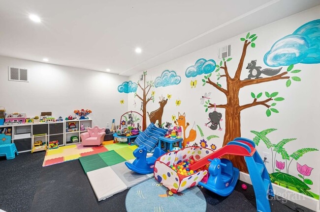 Building Photo - 539 4th St