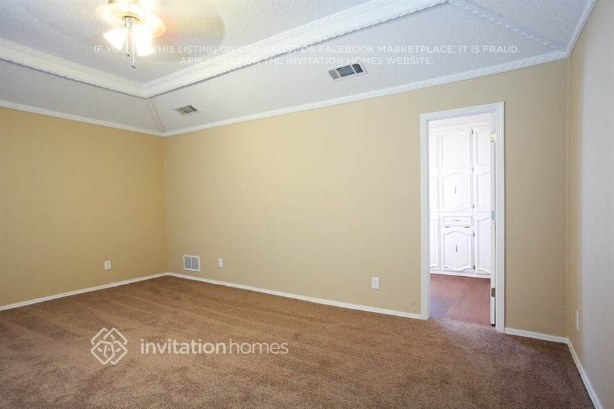 Building Photo - 1409 Carriage Ln