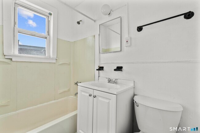 Building Photo - 313 High St