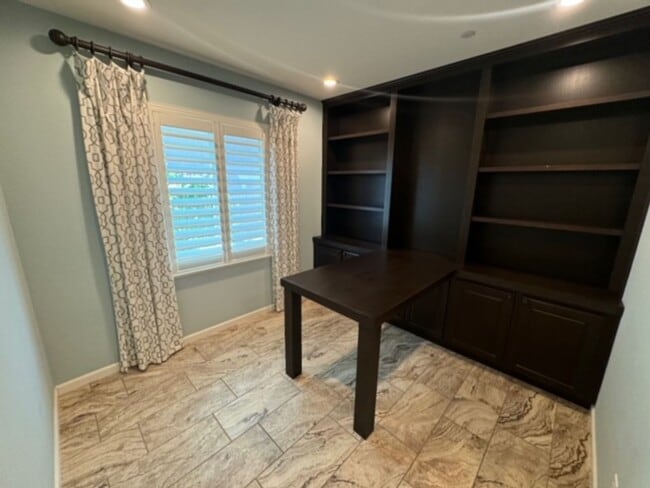 Building Photo - Whitney Ranch Upgraded 4 Bdrm Beauty
