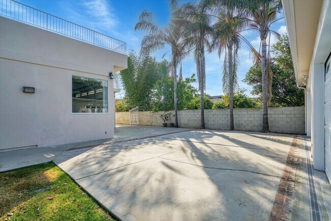 Building Photo - 4721 Berryman Ave