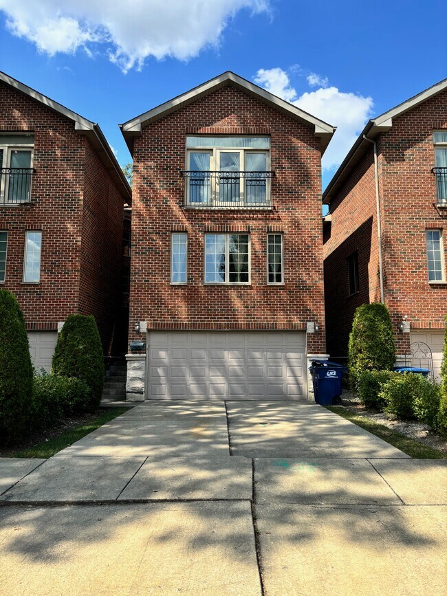 Building Photo - 1650 Linden St