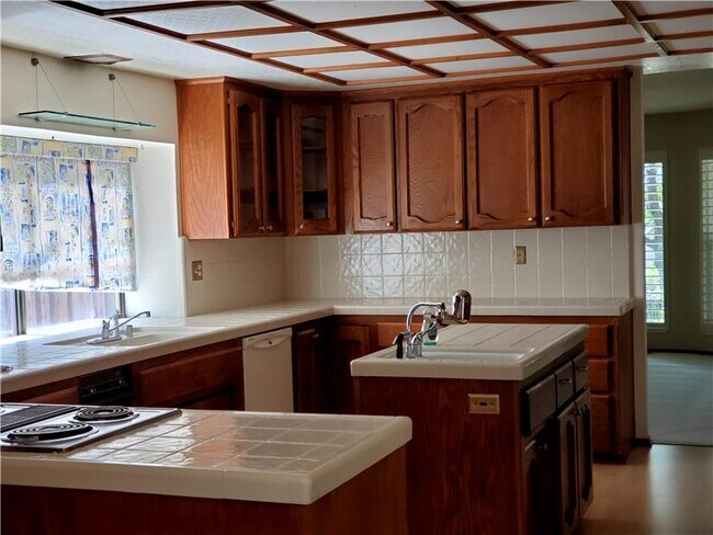 Building Photo - 7224 Pine Grove Way