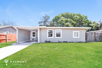 Building Photo - Charming 3 Bedroom