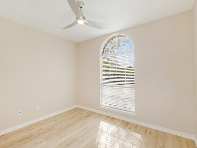 Building Photo - 1622 Stratford Dr