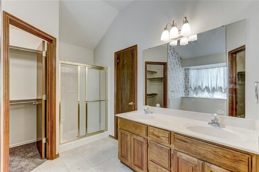 Building Photo - 305 Waterfront Dr