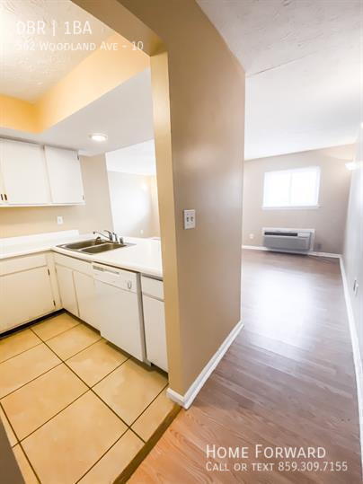 Building Photo - 562 Woodland Ave