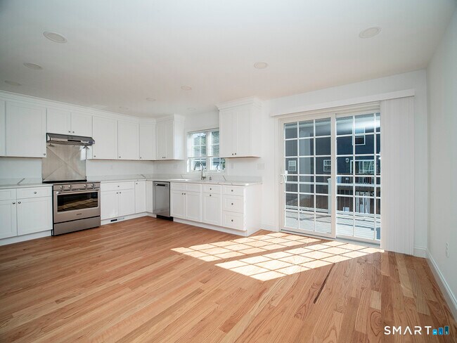 Building Photo - 44 Mettler St