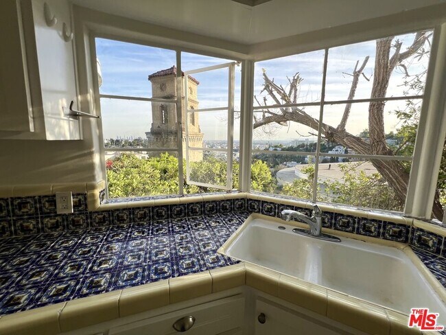 Building Photo - 2185 Broadview Terrace